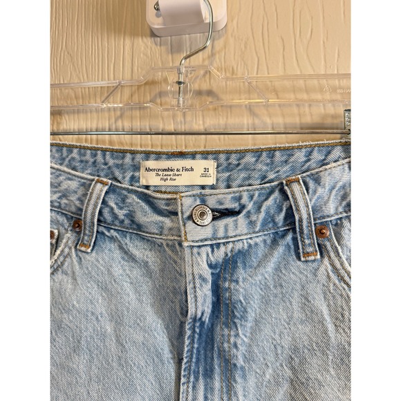 Abercrombie & Fitch • Curve Love High Rise Loose Short Distressed Denim Size 31 - Picture 3 of 7